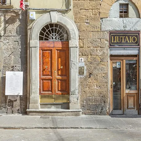 The Lions' In The Historic Centre X8 Apartment